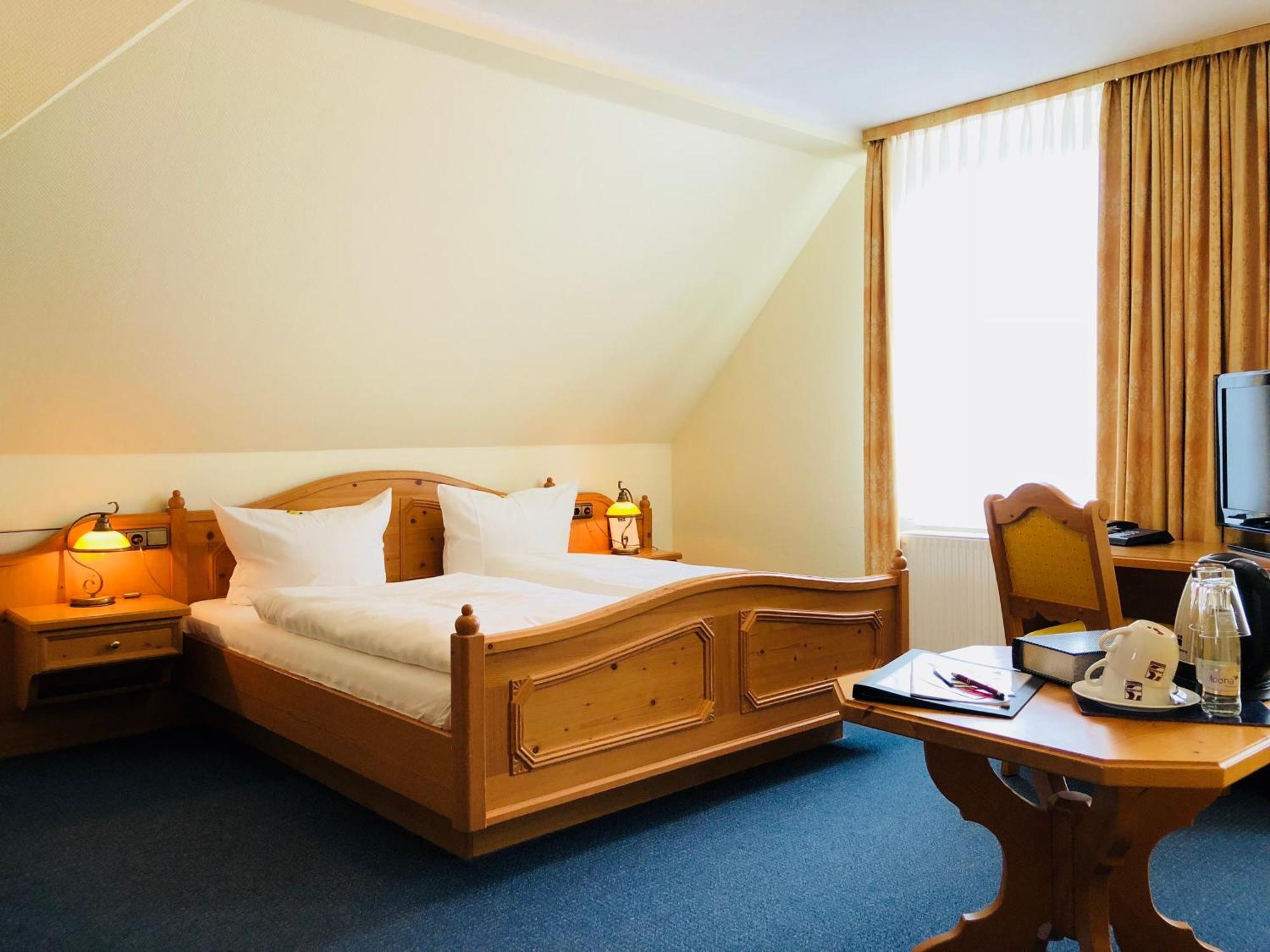 Waldhaus Oelper Hotel บราวน์ชไวก์ ภายนอก รูปภาพ